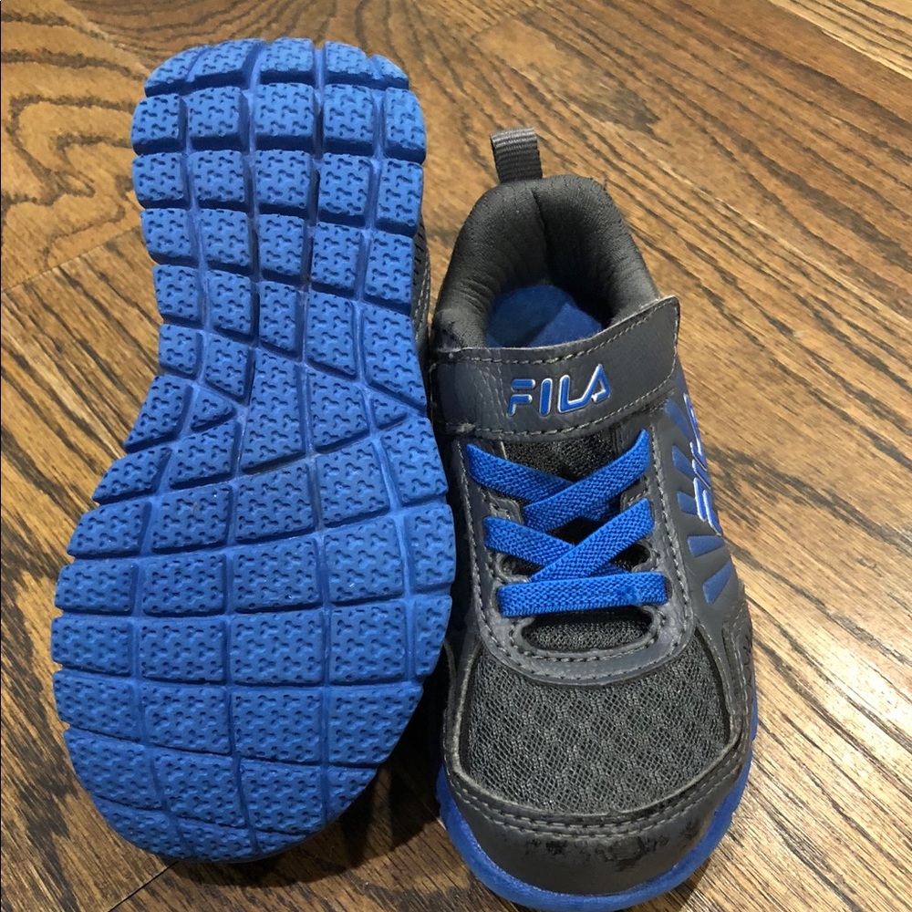 Toddle boy sneakers